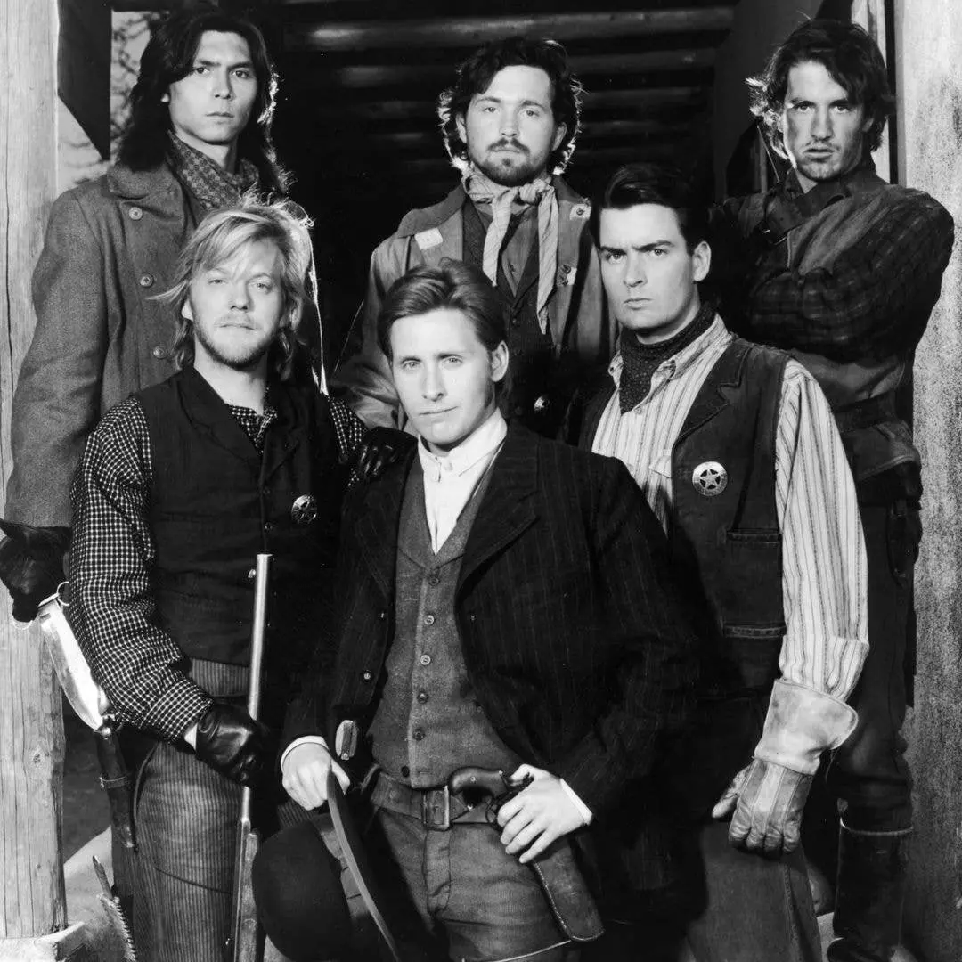 Dermot Mulroney se juntou a Emilio Estevez, Charlie Sheen e outros atores de Young Guns após 38 anos. Esse reencontro m…