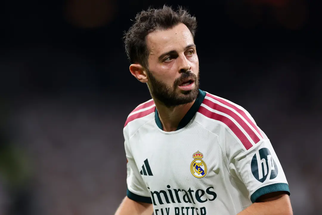 Real Madrid joga contra Elche no meio da semana, com Mourinho prevendo mudanças no time. O elenco tá com várias lesões,…