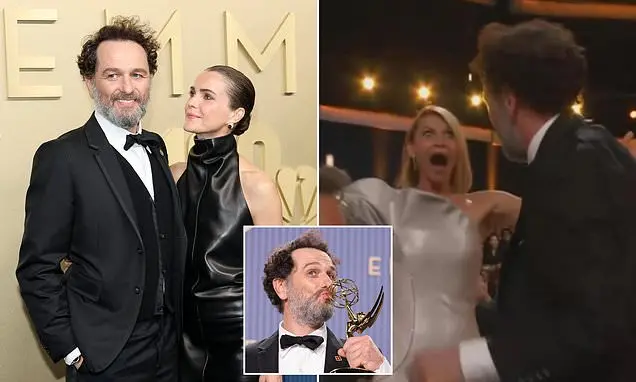 Matthew Rhys levou um recorde nos Emmy Awards, ganhando dois prêmios de ator principal na noite de segunda. Achei o mom…