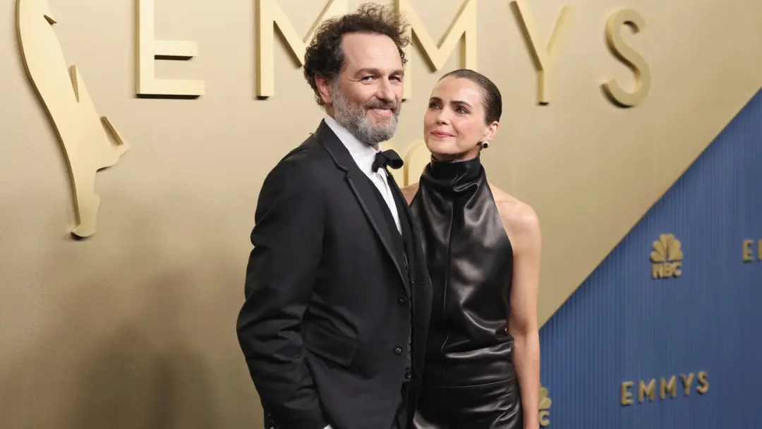 Matthew Rhys falou sobre Keri Russell nos bastidores do Emmy de 2026, desejando que ela ganhe um prêmio no ano que vem.…
