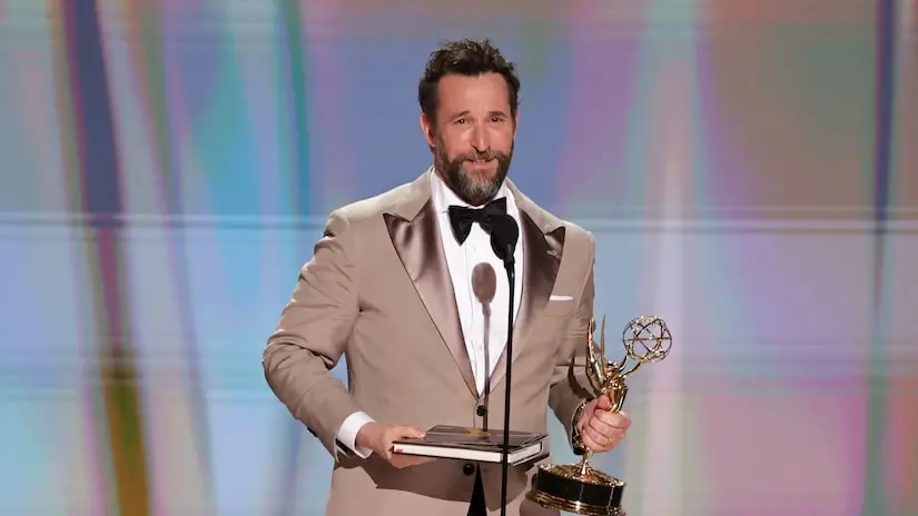 Noah Wyle e o elenco de The Pitt ganharam o segundo Emmy consecutivo em Série Dramática. É bom ver um reconhecimento qu…