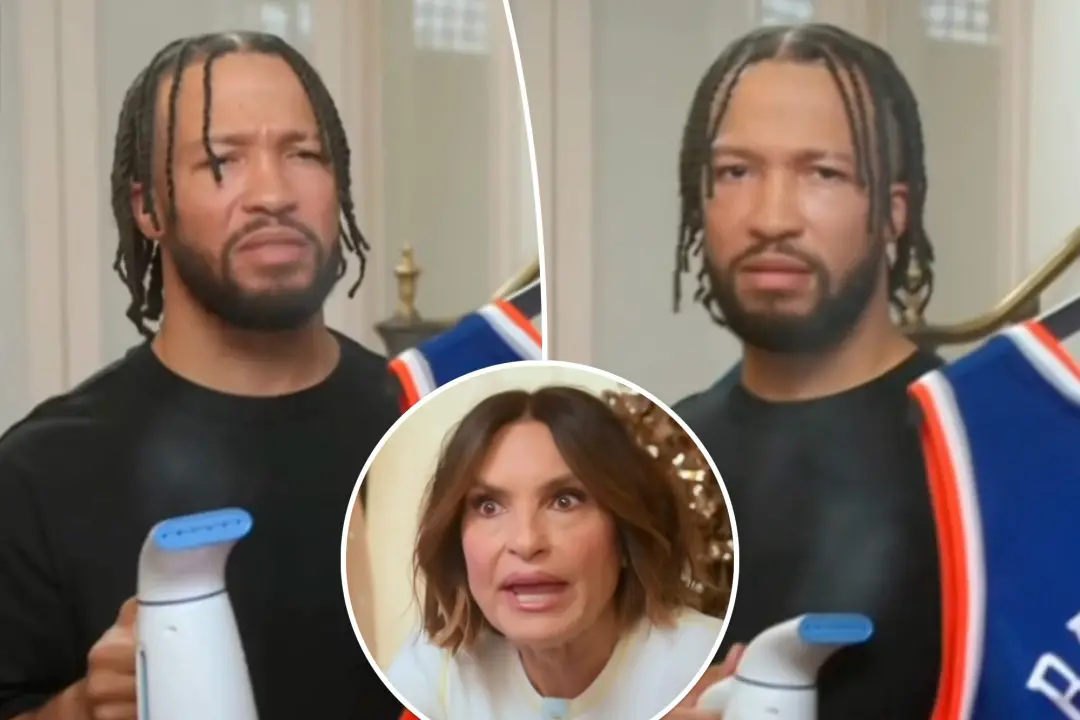 Jalen Brunson apareceu na abertura do Emmy ao lado de Mariska Hargitay, estrela de Law & Order: SVU, soprando sua camis…