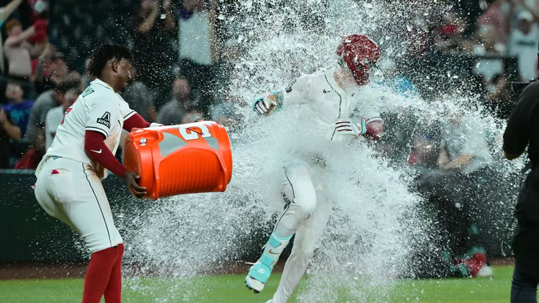 Corbin Carroll marcou um homer de duas corridas contra os Marlins, dando a vitória aos Diamondbacks por 8 a 7. O time e…