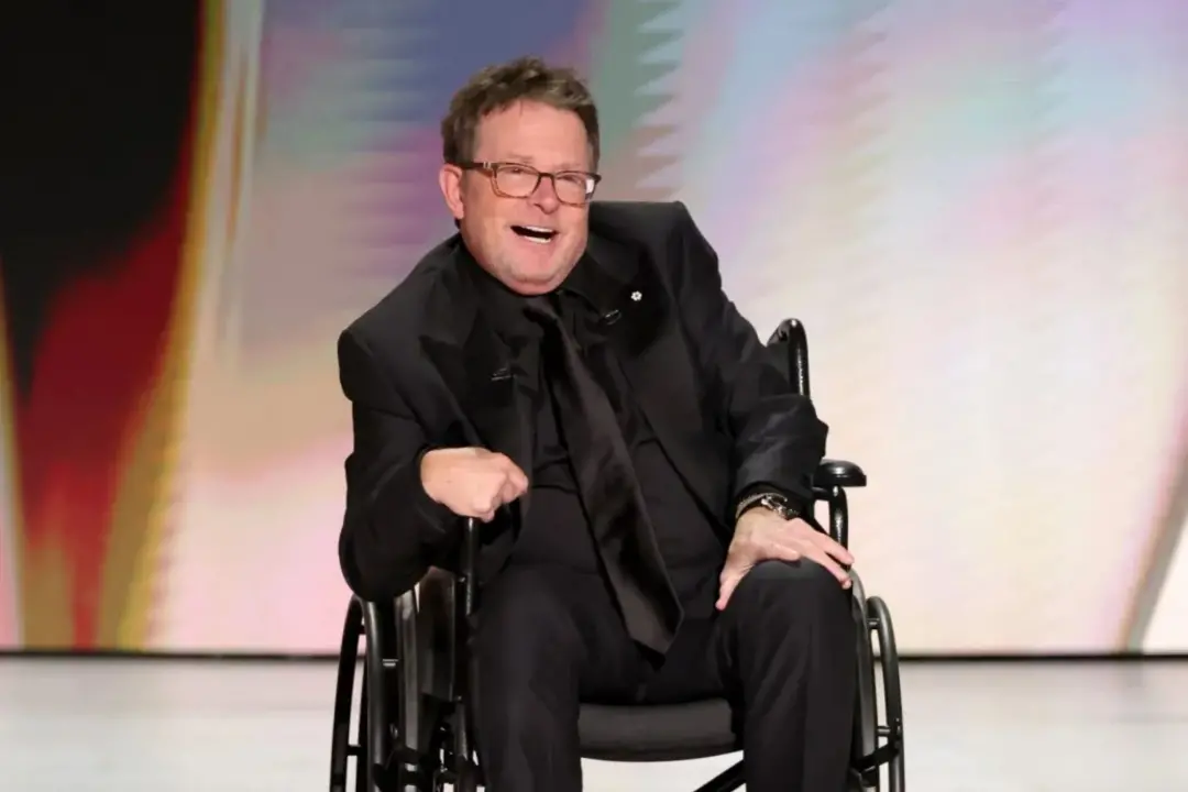 Michael J Fox ganhou o prêmio humanitário Bob Hope nos Emmy Awards, e Nicole Kidman e Harrison Ford choraram na hora. E…