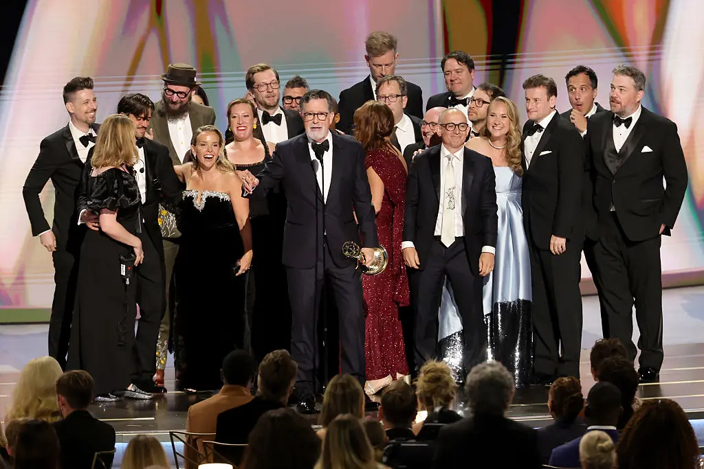 Stephen Colbert ganhou um Emmy de série de variedades, apesar da possível cancelamento do Late Show na CBS. Ele tá otim…