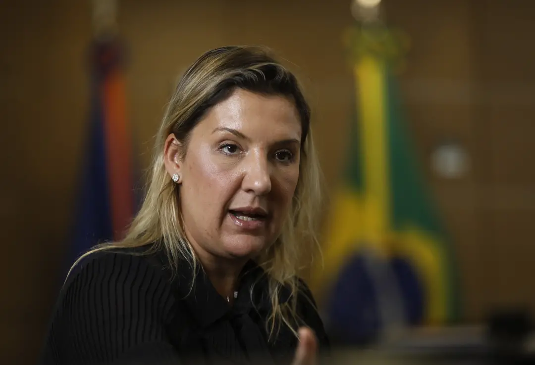 Autocontenção de gastos entre os Poderes, fala Daniella Marques sobre um possível ajuste fiscal com Flávio Bolsonaro. C…
