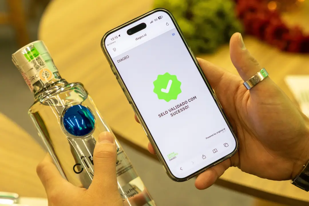Selo Drink Seguro, com inteligência artificial, lançado pela Diageo um ano após a crise do metanol, que causou pelo men…