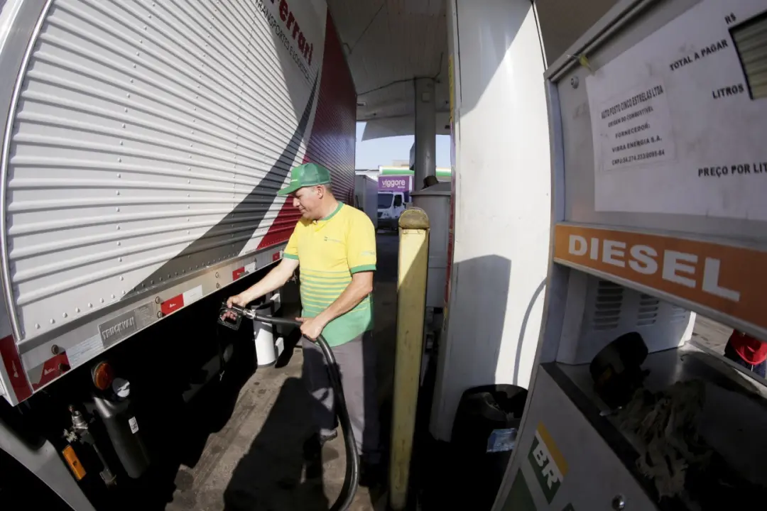 150 mil metros cúbicos de diesel importado previstos para outubro, um volume bem menor que os 850 mil de setembro. Essa…
