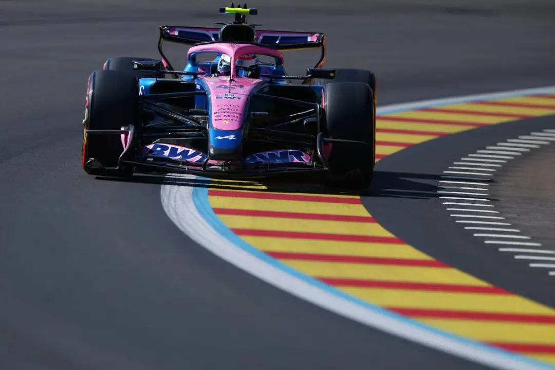 Franco Colapinto usou o estudo da volta de Gasly em Monza para melhorar no GP de Madrid, chegando a Q3. A performance d…