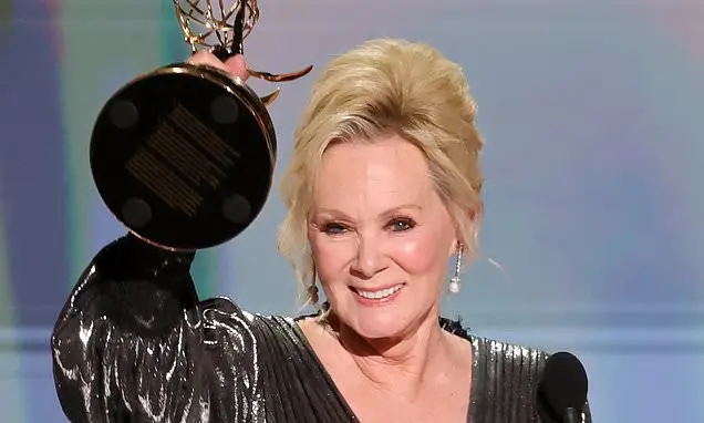 Jean Smart, aos 75 anos, e Allison Janney, com 66, marcaram recordes na 78a Emmy Awards. É bom ver essas conquistas, ma…