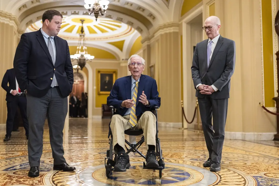 Mitch McConnell retornou ao Capitólio em Washington D.C. após meses de internação hospitalar. É um ciclo de retomada di…