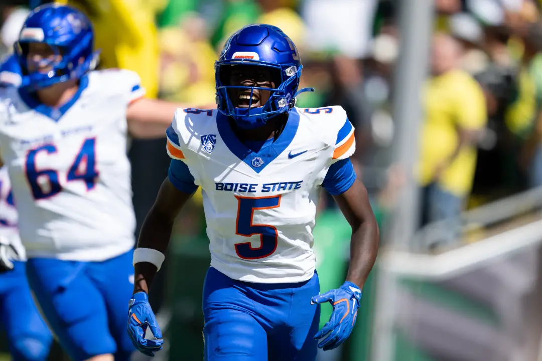 Boise State em 1-1, vindo de uma vitória de 38 a 20 sobre Memphis, é apontado como favorito do CFP. O time tem se desta…