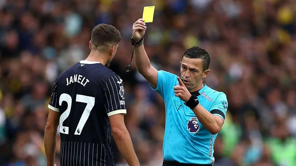 Premier League, 5 cartões amarelos antes da 19ª rodada gera suspensão de uma partida. Isso mostra o quão rígida tá a co…