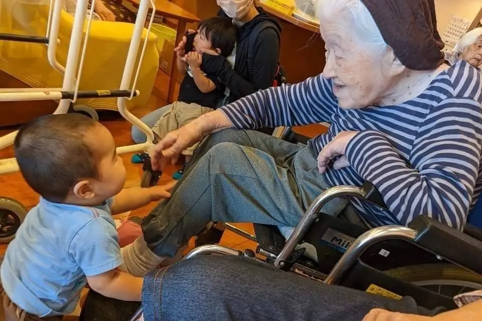 Japão passa de 100 mil centenários pela primeira vez, um recorde que cresce há 56 anos. Essa alta, junto com a queda na…