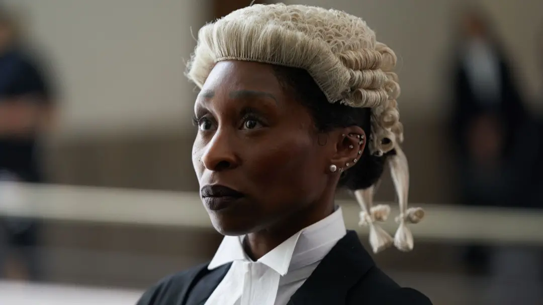 Cynthia Erivo em Prima Facie, mostra a dissonancia cognitiva de um advogado que defende réus de assalto sexual enquanto…
