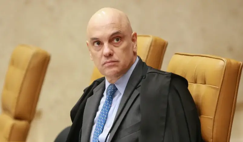 Alexandre de Moraes classificou trocas de mensagens com Daniel Vorcaro como fantasiosas, apresentando defesa ao preside…