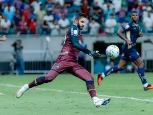 Goleiro do Remo recebeu elogio de Ceni por melhor defesa em 10 anos. É bom ver esse reconhecimento, porque mostra o val…