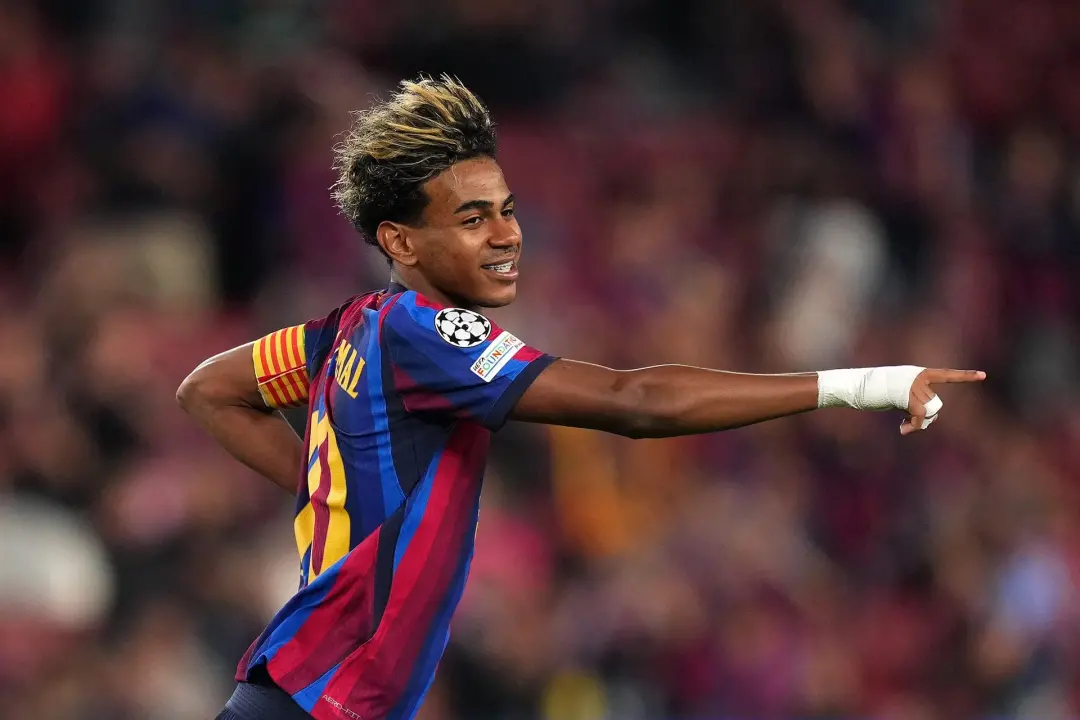 Lamine Yamal tem campanha de apoio grande do Barcelona pela Bola de Ouro 2026. Parece que diretoria e jogadores estão u…