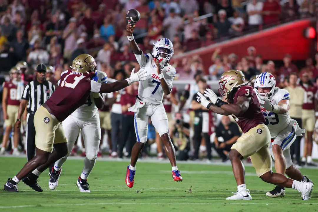 SMU venceu Louisville por 38 a 6, e o técnico Jeff Brohm enfrenta o peso da terceira derrota seguida. O Kevin Jennings,…