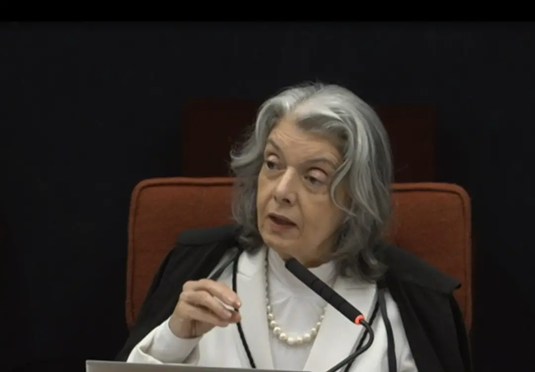 Cármen Lúcia vota no Supremo apontando para abertura de inquérito contra Alexandre de Moraes. Parece que a busca por ma…