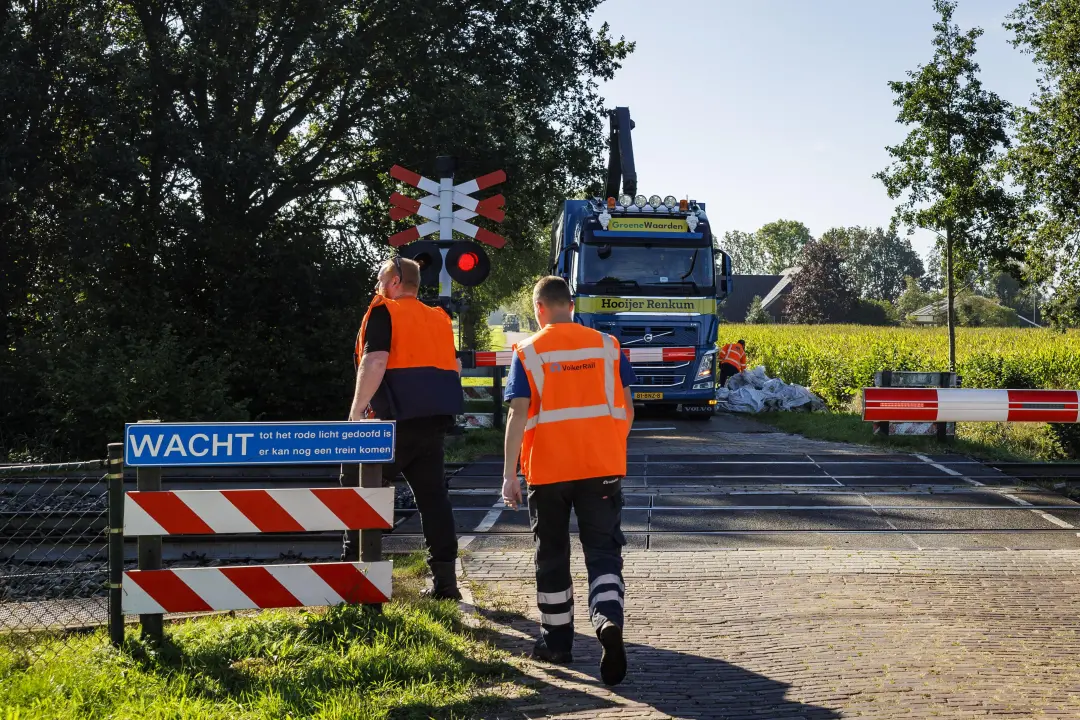 Serviços ferroviários do centro e norte da Holanda foram interrompidos na terça pela manhã por tubos colocados delibera…