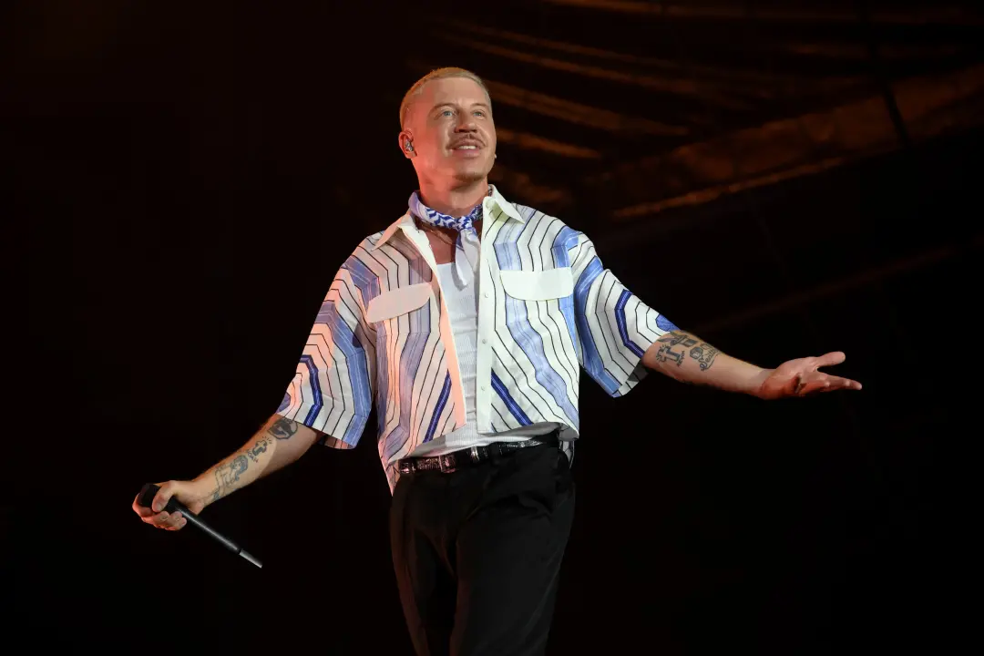 Macklemore, rapper de Seattle, foi retirado do show de Ed Sheeran nos Estados Unidos por defender a Palestina no palco.…