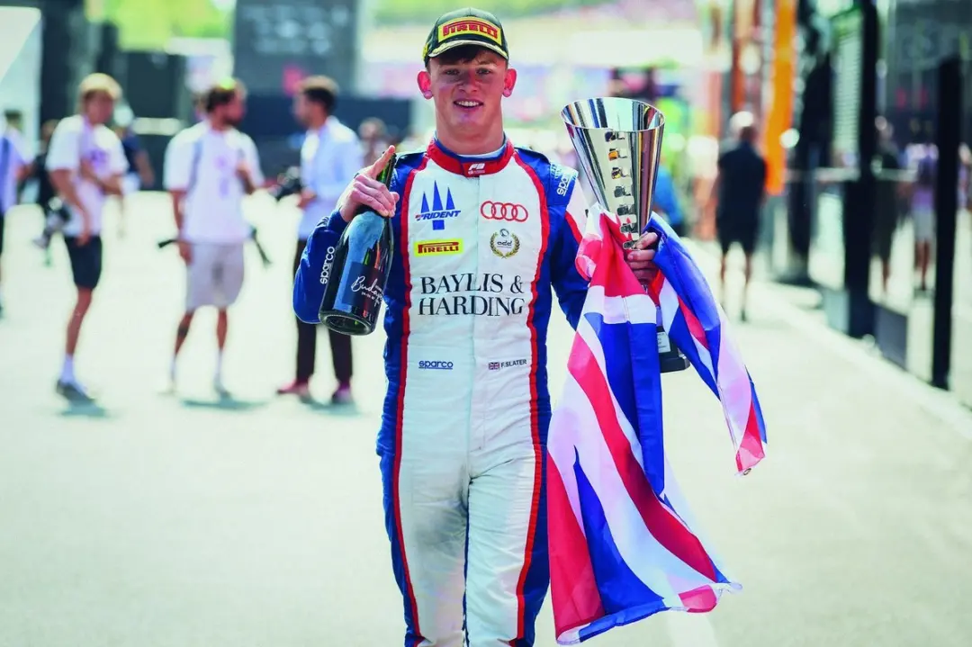 Freddie Slater vai subir para a Fórmula 2 em 2027 com a Invicta Racing. A mudança acontece depois de ter sido contratad…