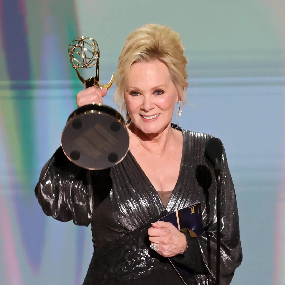 Os Emmys de 2026 tiveram momentos históricos e também momentos ruins durante a transmissão com Mariska Hargitay. Achei …