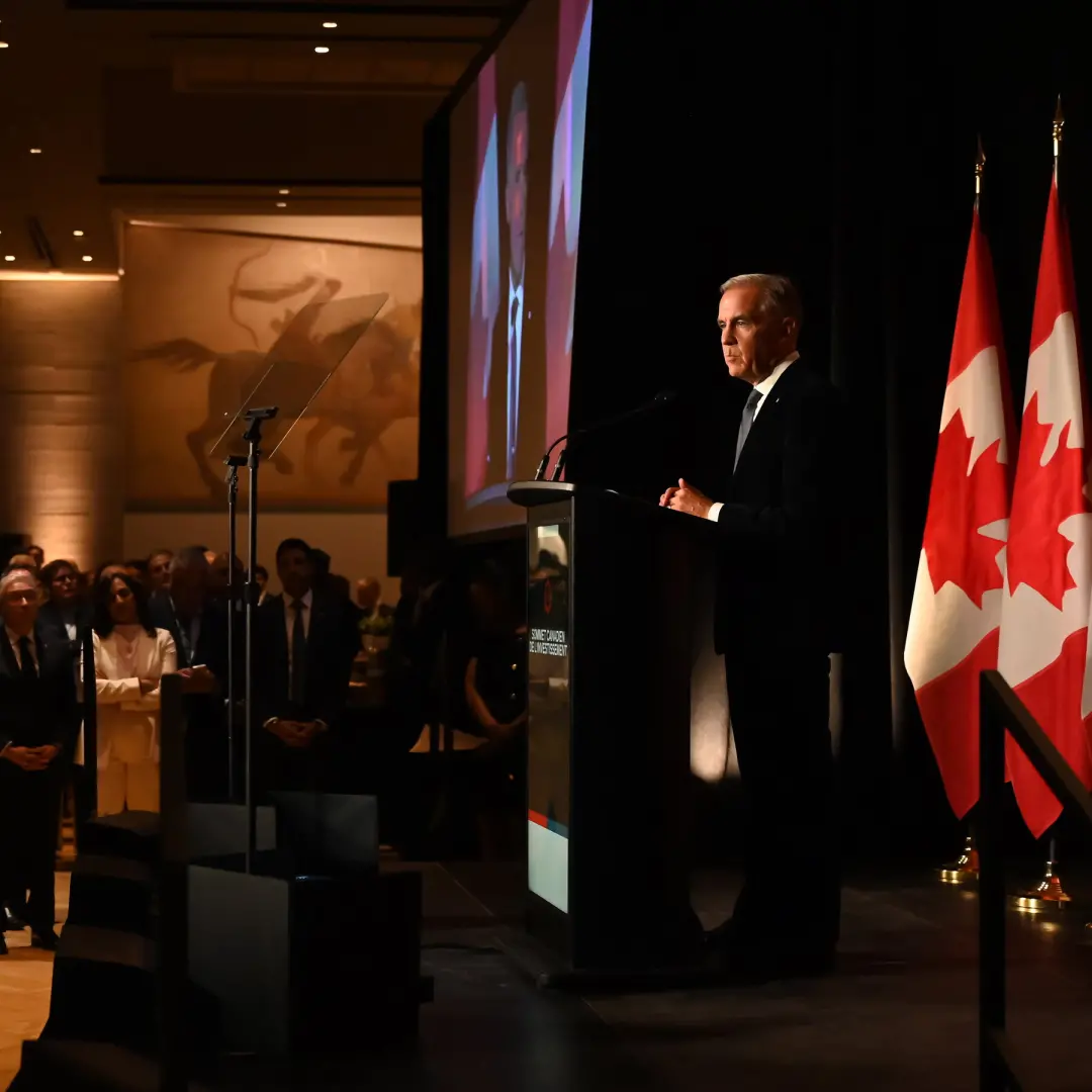Canada, com o Primeiro Ministro reunindo uns 100 gestores financeiros em Toronto, tá sendo promovido como porto seguro …