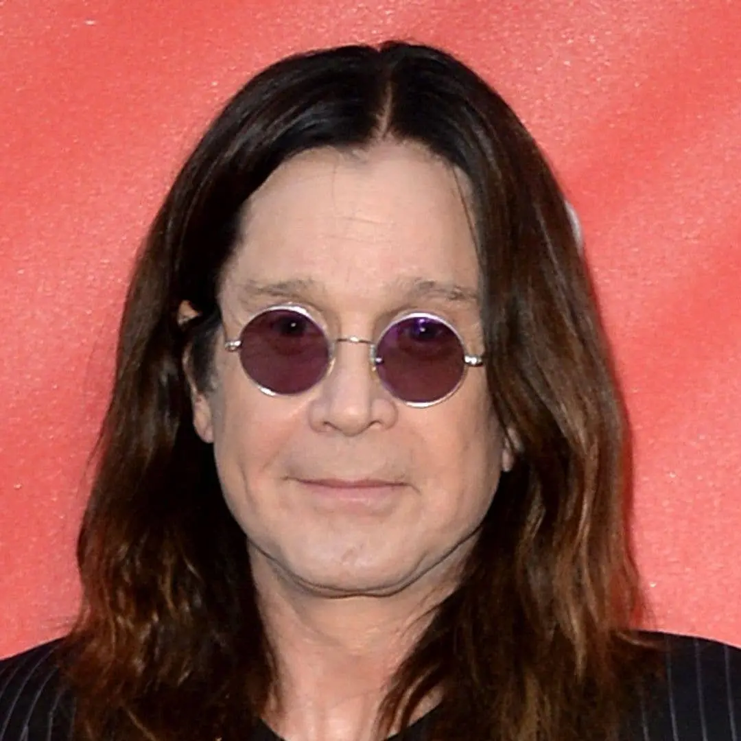 O neto do Ozzy Osbourne fez 18 anos ao lado da Kelly Osbourne. É legal ver esses marcos de vida acontecerem, mesmo com …