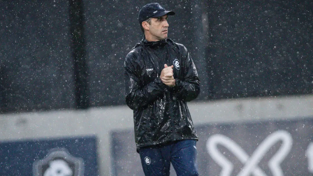 Clube do Remo demite Léo Condé após quarta derrota seguida, decisão em comum acordo na viagem de retorno a Belém. É um …