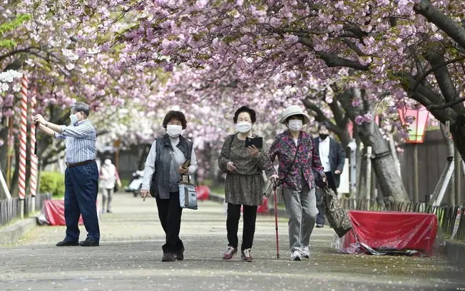 Mais de 100 mil pessoas com 100 anos ou mais ultrapassam a marca no Japão. É um crescimento constante, sendo a maior pa…