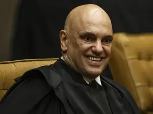 52 mensagens do ex-banqueiro Vorcaro para Alexandre de Moraes foram reunidas em um relatório da PF. Isso mostra a proxi…