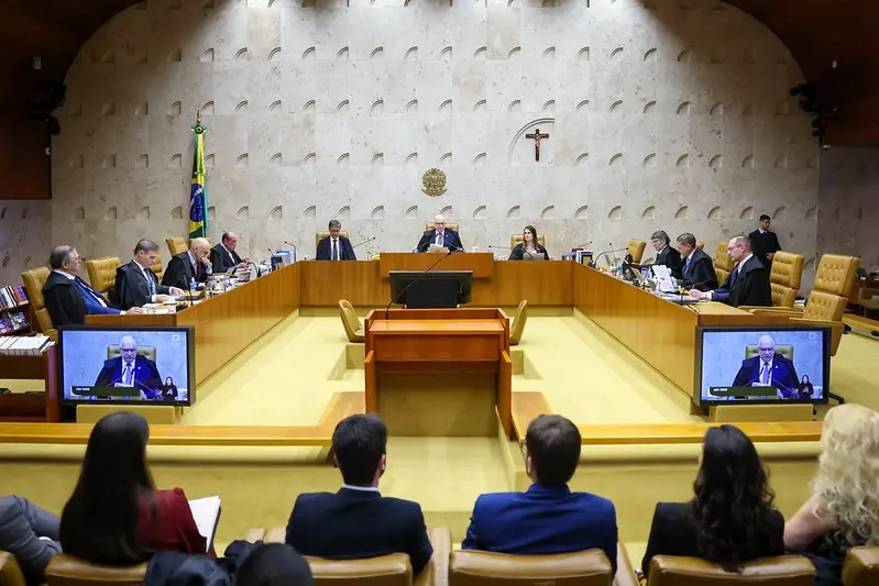 Julgamento no STF com divisão clara: André Mendonça e Luiz Fux a favor de investigar o caso Master, enquanto Gilmar Men…