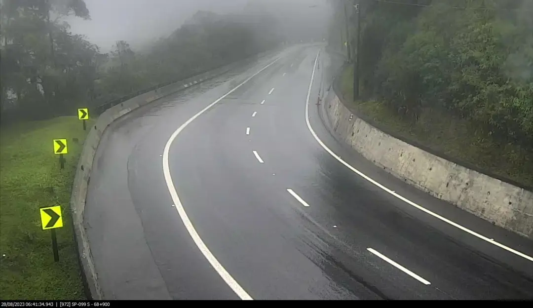 Serra Antiga da Rodovia dos Tamoios tá interditada há mais de 33 horas por causa da chuva. Três bloqueios em cinco dias…