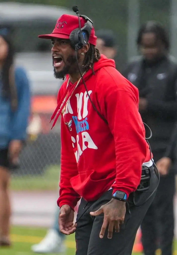 Coach DeSean Jackson sentiu que o time Delaware State pode ter deixado passar Bowie State, mesmo a Hornet vencendo por …