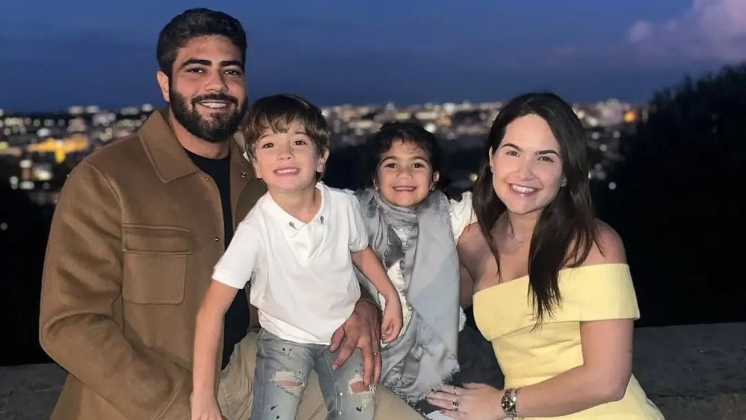 Henrique da dupla com Juliano, nas vaquejadas, encontrou um jeito de passar tempo com os filhos Helena e Miguel. Para m…