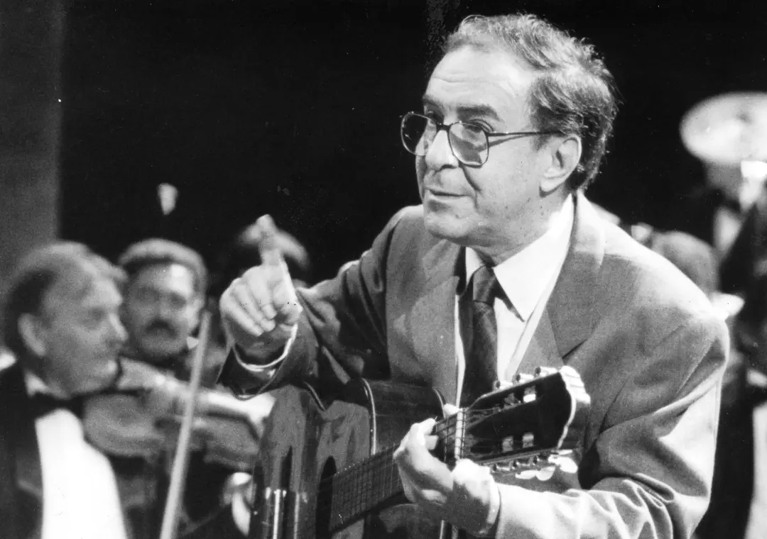 Caetano Veloso canta João Gilberto no segundo álbum de Cézar Mendes. É legal ver essa homenagem, porque a Bossa Nova re…