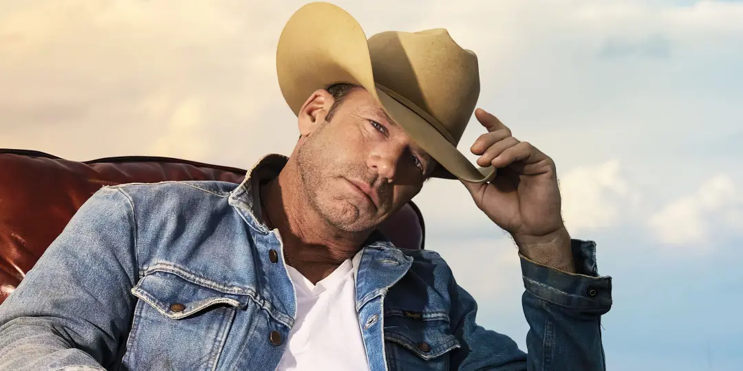Taylor Sheridan, roteirista e cineasta, consolidou grande influência na TV com sucessos como Yellowstone, que ganhou mu…