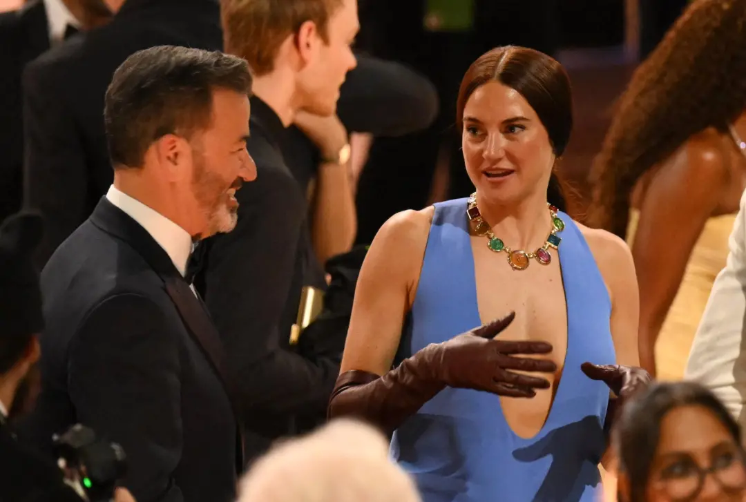 Aaron Rodgers, nas Emmys de 2026, teve um papo sério com as ex Shailene Woodley e Olivia Munn. Pensei que as coisas no …