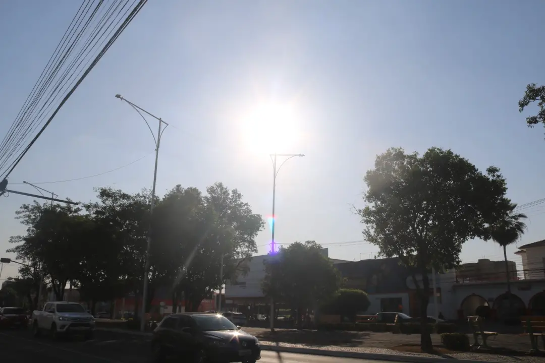 Oeiras registrou 11% de umidade, uma das menores do país, enquanto o alerta do Inmet abrange 188 municípios do Piauí. C…