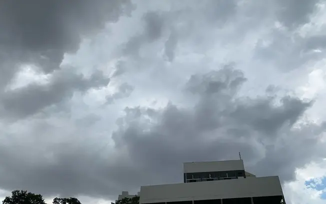 Setembro com recorde de chuva no Sudeste, com pancadas e trovoadas ocorrendo nesta terça. Enquanto isso, o Sul enfrenta…
