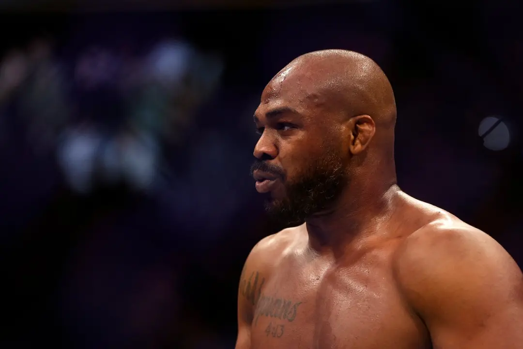 Tom Aspinall deixou o título peso pesado do UFC porque teve complicações com lesão no olho. Jones fez comentários sobre…
