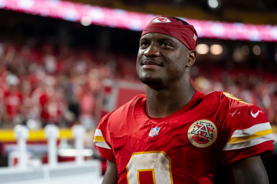 Kenneth Walker III marcou 173 jardas e um touchdown no jogo do Chiefs contra os Broncos. Kelce diz que ele muda o ataqu…
