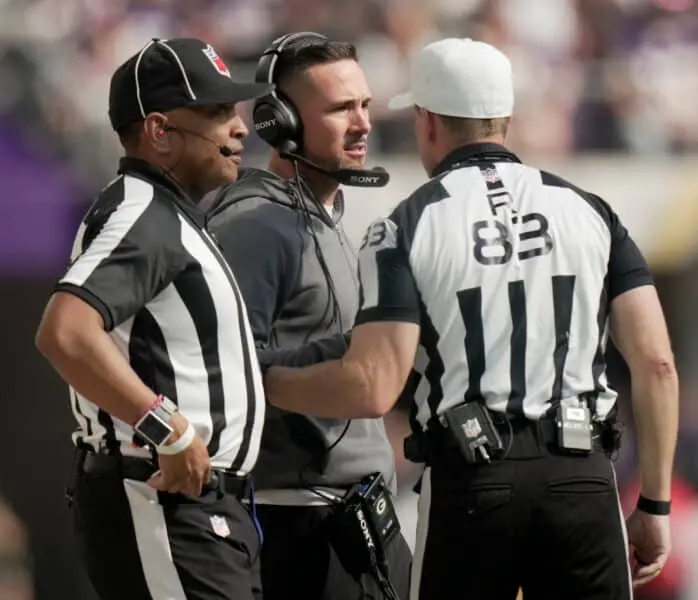 Coach Matt LaFleur criticou a linha ofensiva dos Green Bay Packers após o Jordan Love sofrer 15 contatos na derrota par…