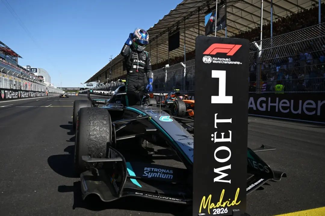 Antonelli tá dominando, dando chance pra Russell e Hamilton brigarem pelo título de F1 2026. Parece que a coisa tá dife…