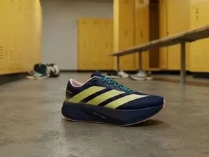 Tênis de corrida da Adidas custa R$ 323, segundo informação. A leveza é um ponto bom, mas o valor ainda é bem elevado p…
