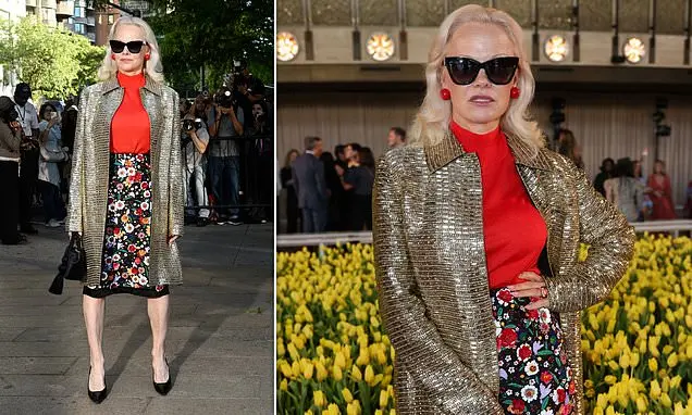 Pamela Anderson estrela o desfile da Carolina Herrera na Semana de Moda de Nova York. Ela já estava em destaque no Fest…
