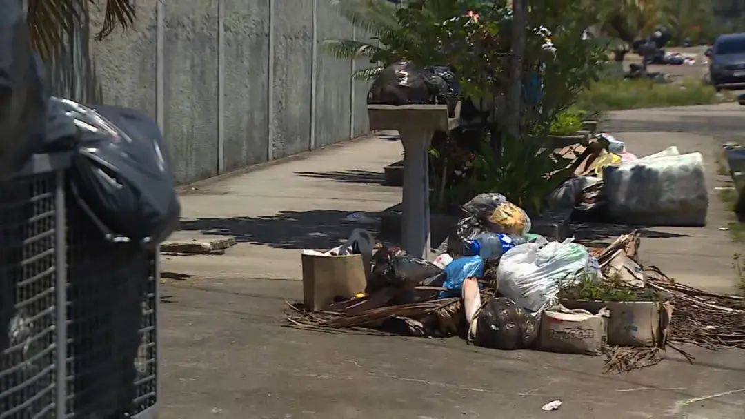 Greve de coletores de lixo em São José dos Campos já está no segundo dia e o lixo acumulado nos bairros é visível. É um…