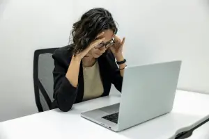 Quatro prompts para resumir textos longos foram compartilhados, ajudando a lidar com artigos acadêmicos e relatórios ex…